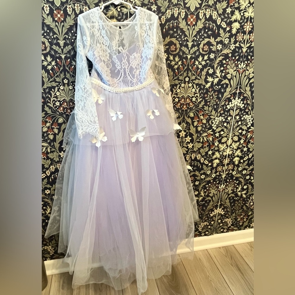 Girls Elegant Butterfly White Lace and Lavender Tulle Dress